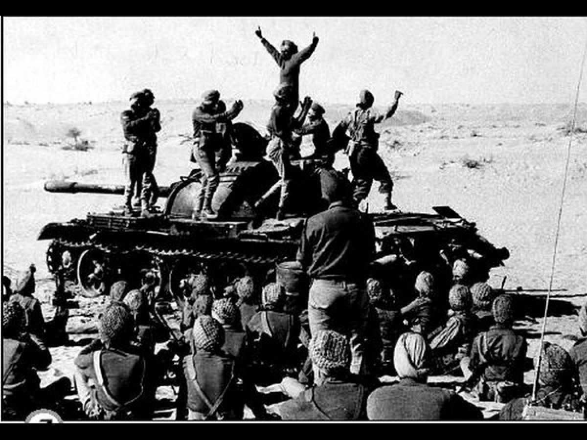 Indian armed forces celebrating victory after Battle of Longewala, 1971
